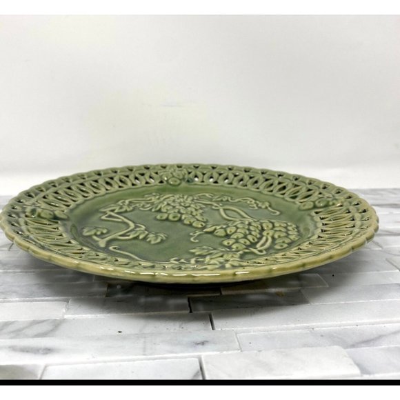 Hosley Potteries Green Grape Plate Pierced Rim, Vintage Majolica 8" Plate, Green - Picture 3 of 9